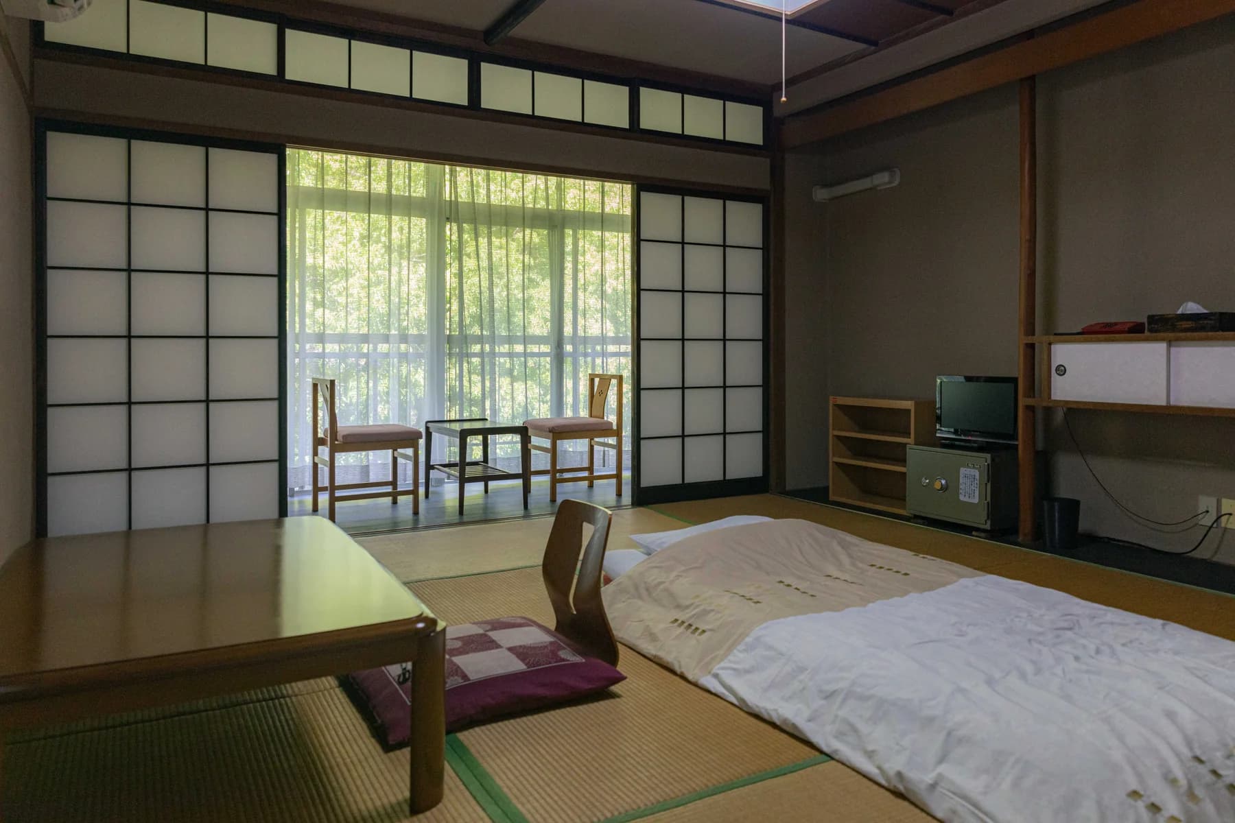 白龍閣の布団と座卓のある和室